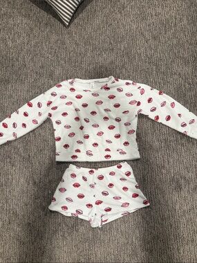 Girls White Lip-Print Two-Piece Pajama Set - Pink & Red Lips